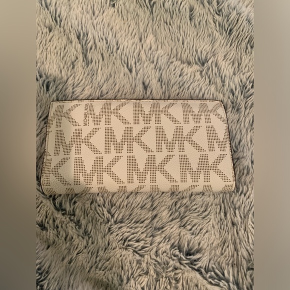 ✨✨NWT MK Saffiano Leather Slim Wallet✨✨ - Picture 4 of 4
